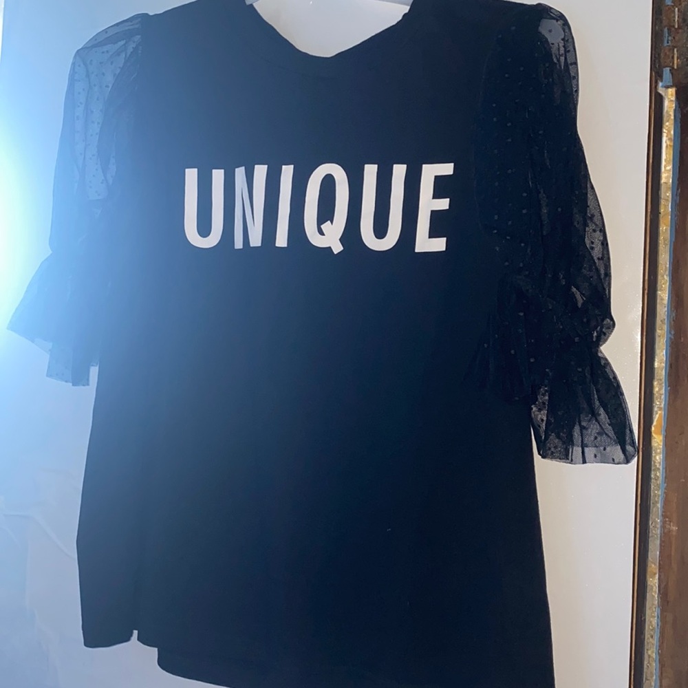 “UNIQUE” Black ruffled sleeves shirt